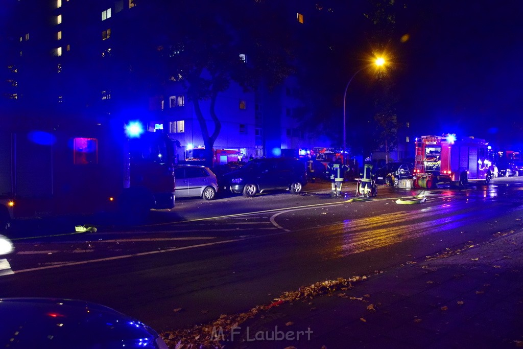 Feuer 2 Koeln Porz Finkenberg Steinstr Konrad Adenauerstr P18.JPG - Miklos Laubert